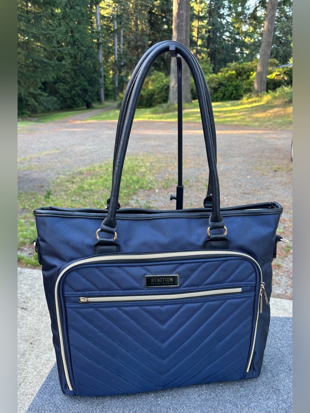 Kenneth Cole Reaction Chelsea Quilted Chevron Laptop Tablet Business Tote Navy - Picture 3 of 16